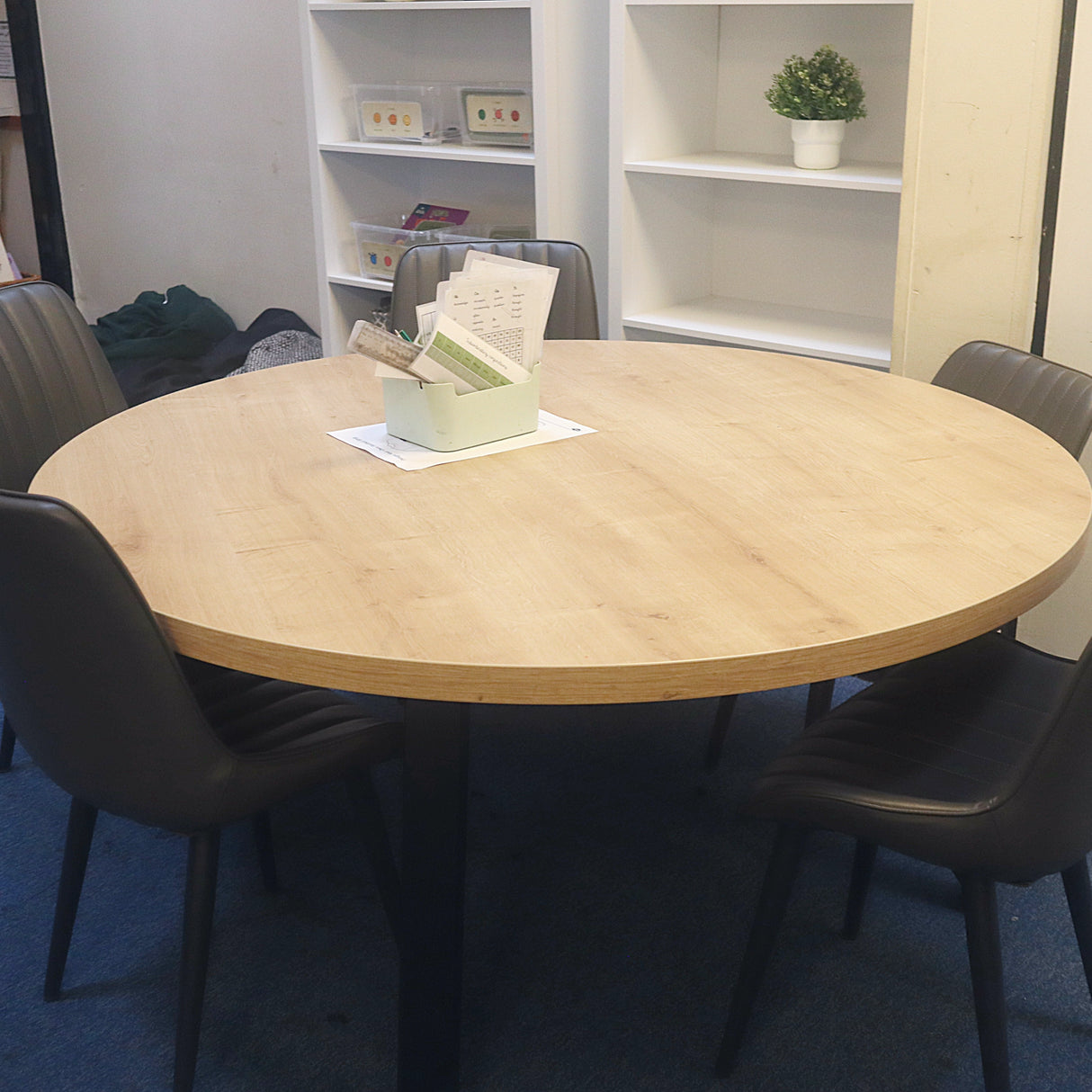 6 Seater Round Table