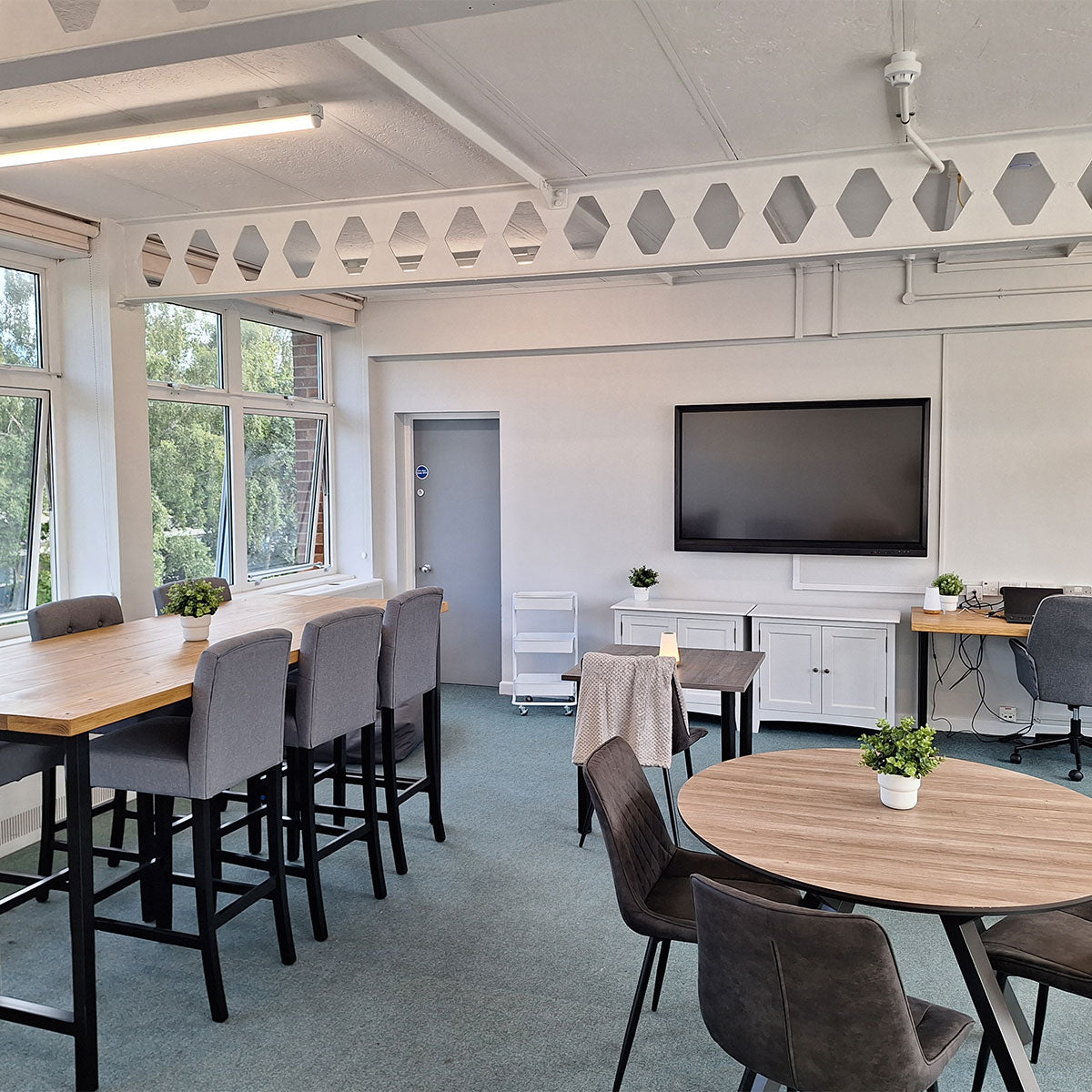 Connective Round Table